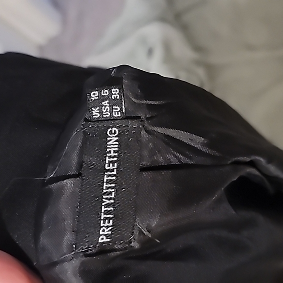 STUNNING PRETTY LITTLE THING 80s SINGLE BREAST single button black BLAZER - Picture 4 of 10